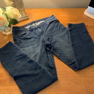 Fantastic pair of  KUT lightweight Stretch Jeans